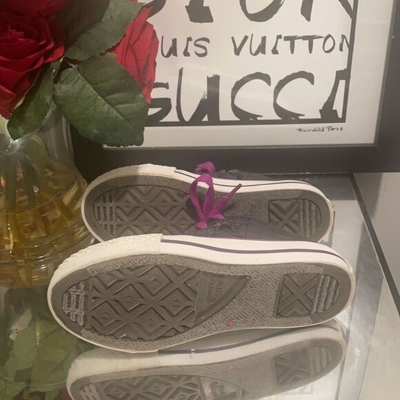 𝅺girls Converse Sneakers - Picture 5 of 6